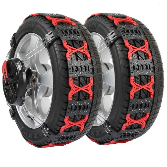 Sneeuwkettingset met rode en zwarte gripprofielen voor betere grip op sneeuw.