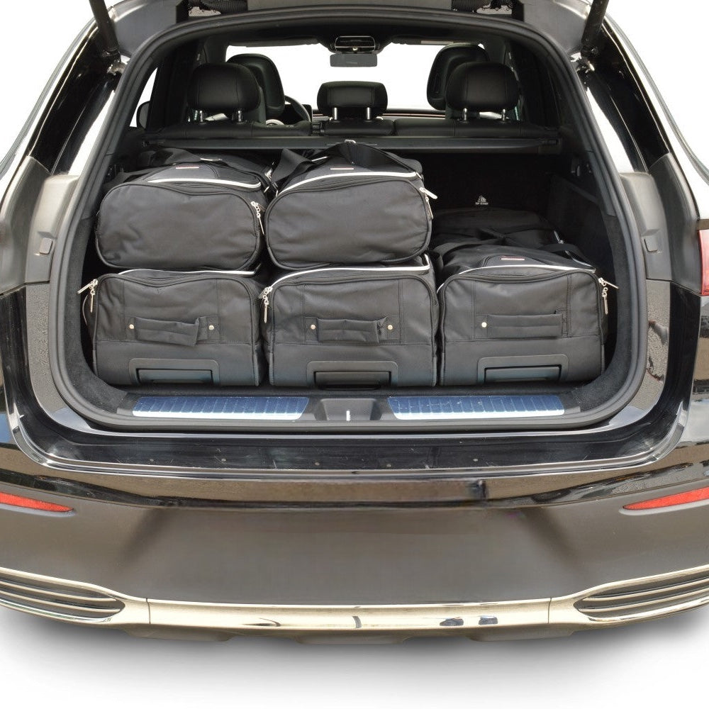 Bagagerum fyldt med seks pakkede Car-Bags rejsetasker set fra en anden vinkel