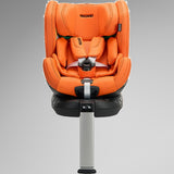 Recaro Xenon 1 Kid Orange autostol set forfra i vinklet perspektiv med støttefod