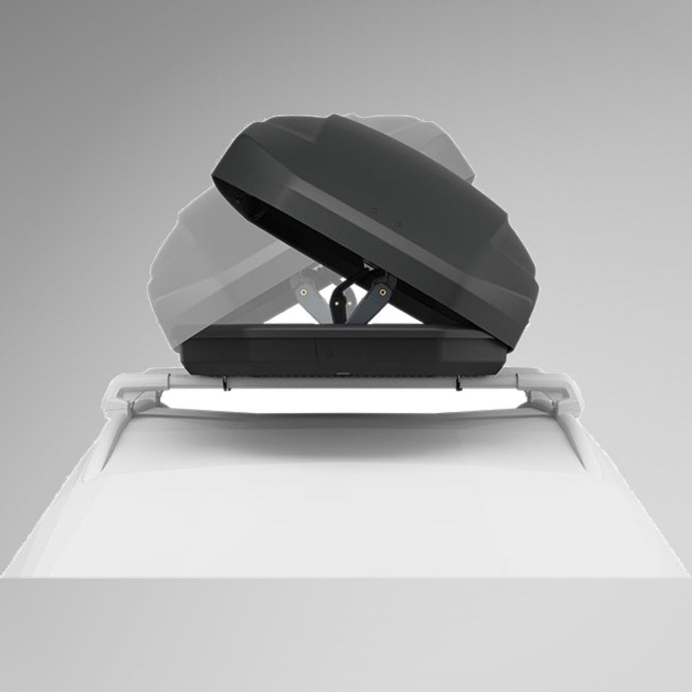 Thule Pulse 2 M Black Aeroskin sort tagboks med åbent låg monteret på tagbøjler, illustration