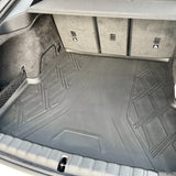 Kofferbakmat van zwart rubber voor BMW i4, perfecte pasvorm en bescherming.