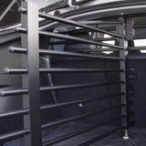 Hondenrek voor Tesla Model Y, toont het rek vanuit een zijaanzicht.