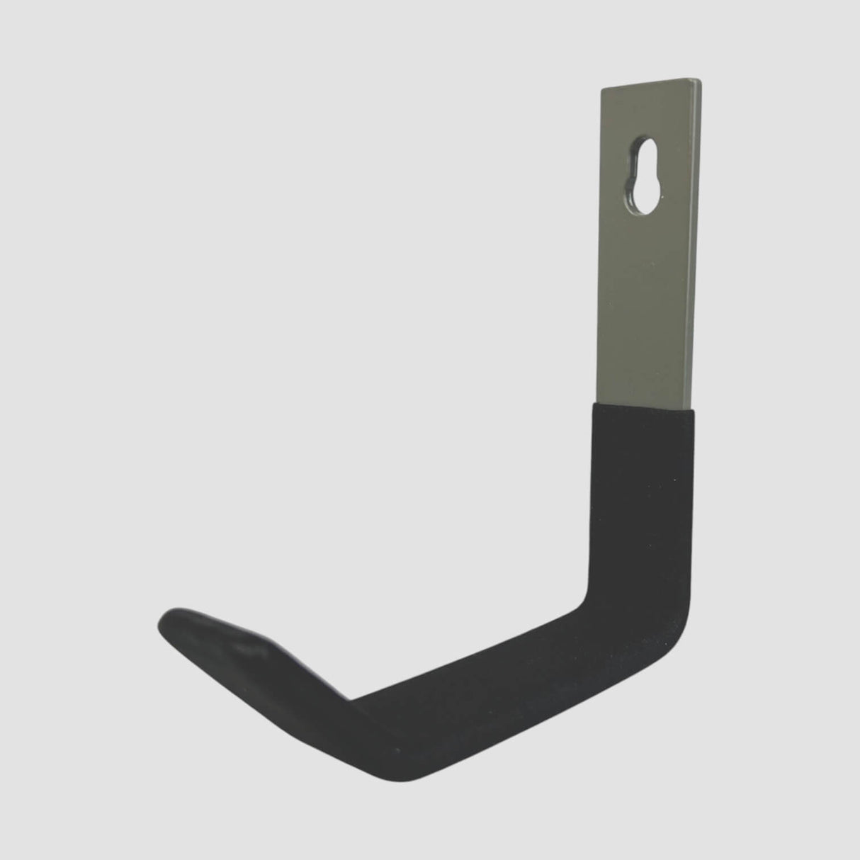 Wandhouder voor laadkabel en stekker, die zorgt voor georganiseerde opslag.