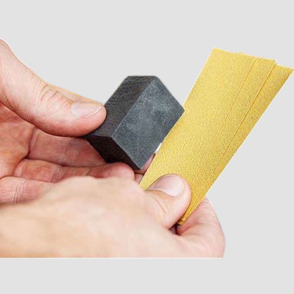 Reparatieset voor velgen met schuurbalk en schuurpapier voor autoverzorging.