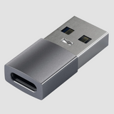 een USB-A naar USB-C ingang.