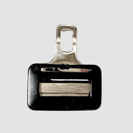Metalen veiligheidssluiting "beep"-stopper voor auto.