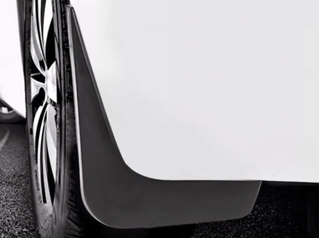 Detail van een spatlap gemonteerd op een auto, gezien van achteren
