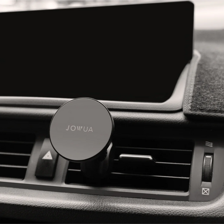 jowua telefoonhouder gemonteerd in de luchtroosters van een elektrische auto