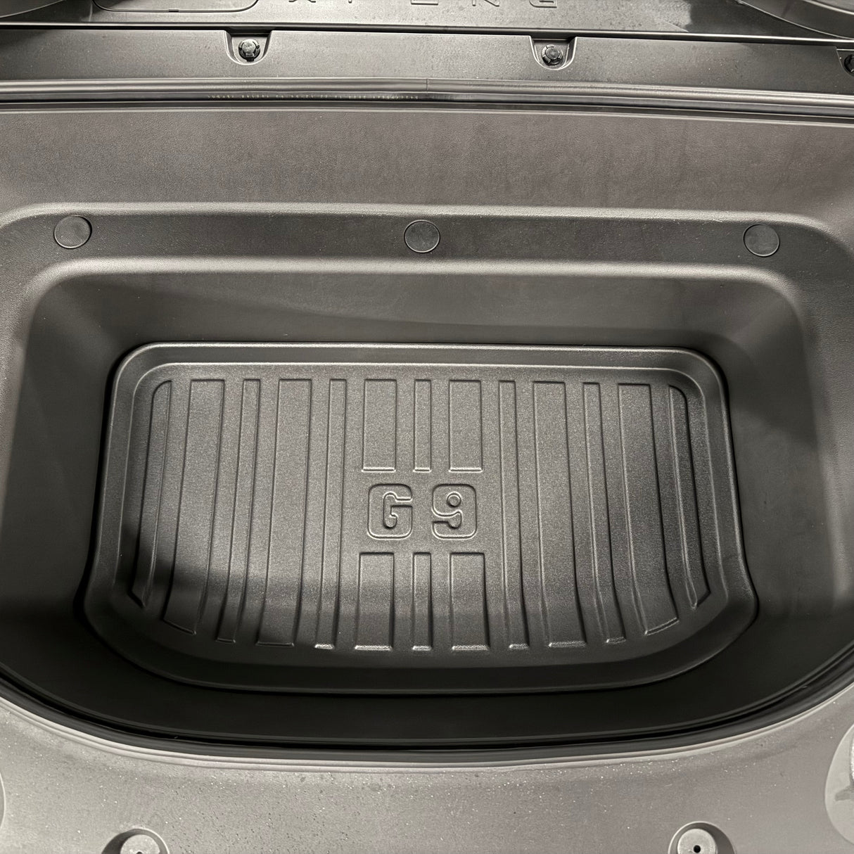 XPENG G9 frunk mat in de kofferbak