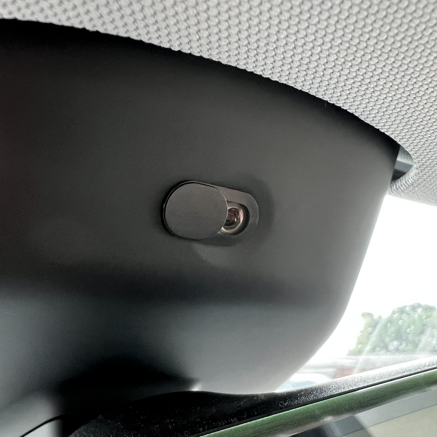 Een camerabehuizing die in je Tesla kan worden geplaatst, gemonteerd.