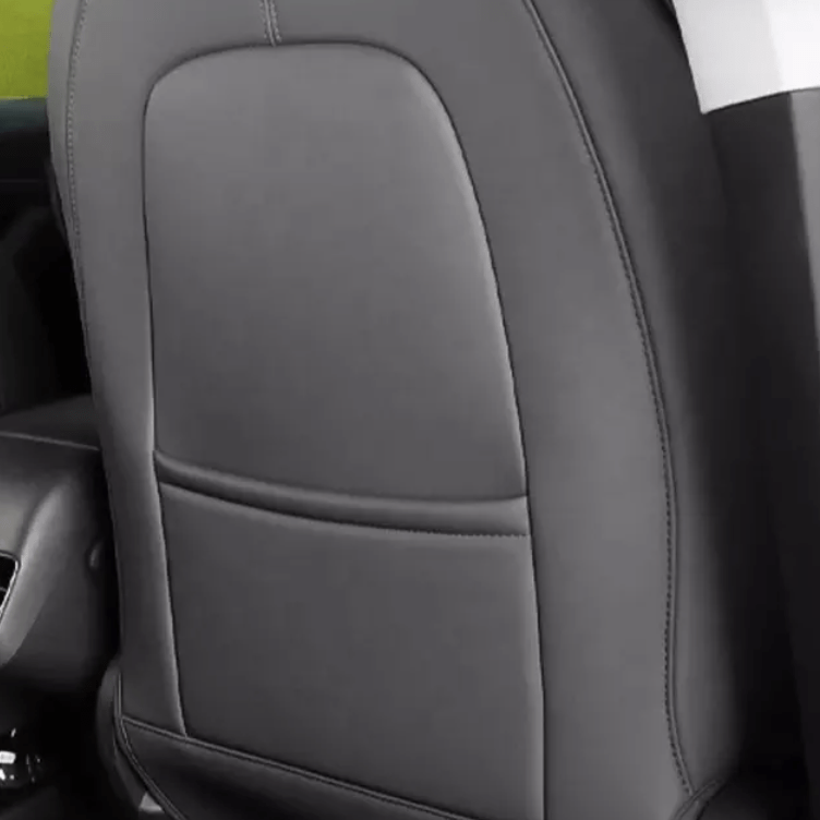 Nabije afbeelding van rugleuningbeschermer gemonteerd op de rugleuning